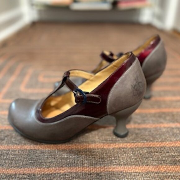 John Fluevog Bellevue Laura Evans / Grey & Burgundy - Picture 1 of 4